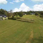 2 Bedroom Cozy In Dom wakacyjny
