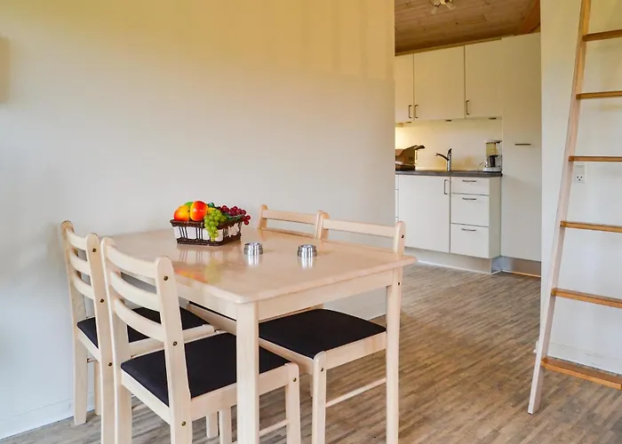 別荘 2 Bedroom Cozy In グランストゥ